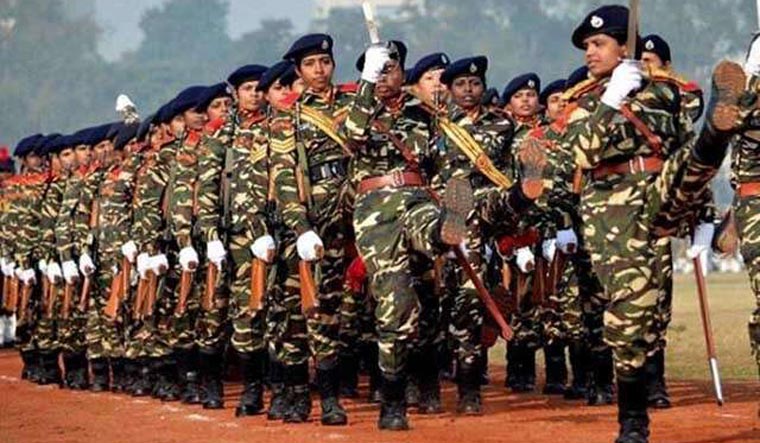 women in army pti