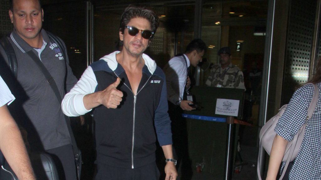 Shah Rukh Khan Stopped at airport